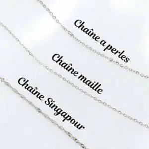 Collier Ma précieuse goutte perlée en résine de lait maternel blanc nacré sur chaîne, fond blanc