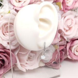 Boucles d'oreilles Giulia en lait maternel résiné blanc, monture argentée