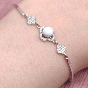 Bracelet Sublime artisanal en lait maternel résiné blanc sur chaîne fine