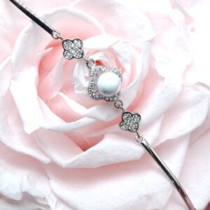 Bracelet Sublime artisanal en lait maternel résiné blanc sur chaîne fine