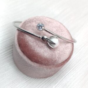 Bracelet Halo de toi artisanal en lait maternel résiné blanc sur chaîne fine