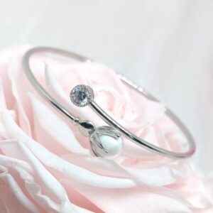 Bracelet Halo de toi artisanal en lait maternel résiné blanc sur chaîne fine