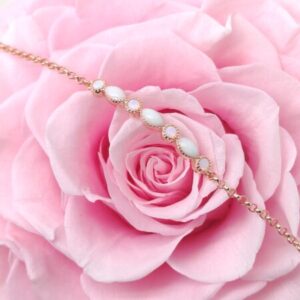 Bracelet Léa artisanal en lait maternel résiné blanc sur chaîne fine