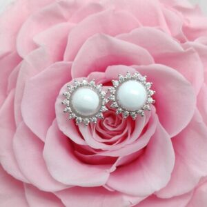 Boucles d'oreilles d'oreilles éclat d'amour en lait maternel résiné blanc, monture argentée