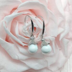 Boucles d'oreilles d'oreilles douceur de maman en lait maternel résiné blanc, monture argentée
