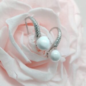 Boucles d'oreilles d'oreilles lueur d'amour en lait maternel résiné blanc, monture argentée