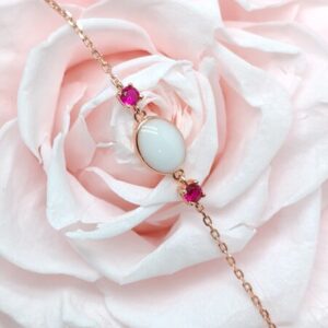 Bracelet Naessa artisanal en lait maternel résiné blanc sur chaîne fine